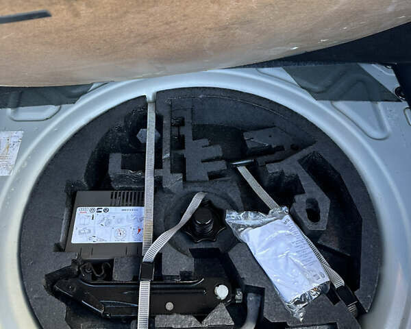 Серый Фольксваген Гольф Плюс, объемом двигателя 1.4 л и пробегом 80 тыс. км за 8100 $, фото 58 на Automoto.ua