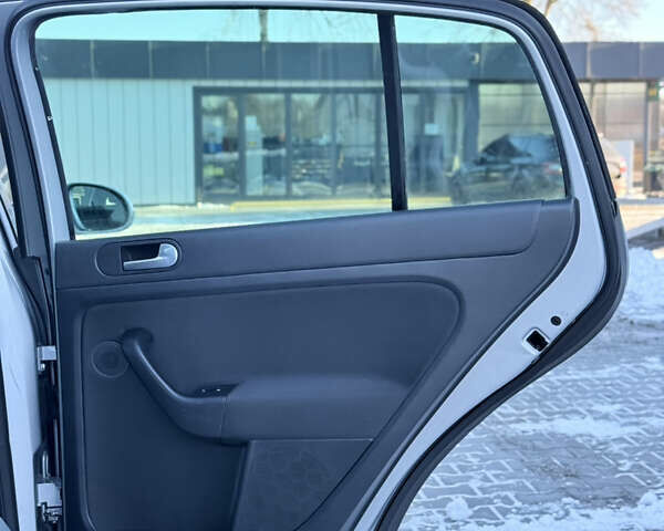 Серый Фольксваген Гольф Плюс, объемом двигателя 1.4 л и пробегом 189 тыс. км за 8000 $, фото 77 на Automoto.ua