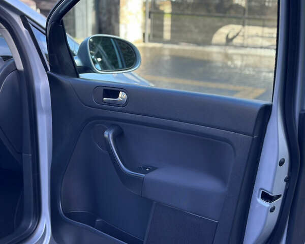 Серый Фольксваген Гольф Плюс, объемом двигателя 1.4 л и пробегом 80 тыс. км за 8100 $, фото 38 на Automoto.ua