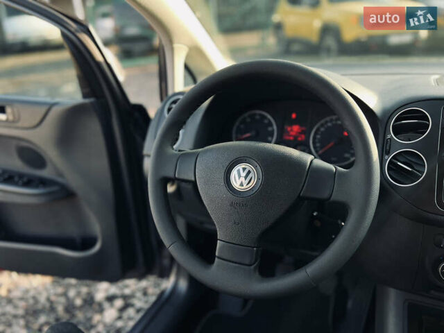 Серый Фольксваген Гольф Плюс, объемом двигателя 1.6 л и пробегом 239 тыс. км за 7400 $, фото 16 на Automoto.ua