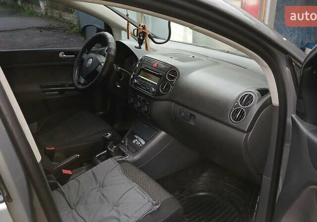 Серый Фольксваген Гольф Плюс, объемом двигателя 1.6 л и пробегом 276 тыс. км за 7200 $, фото 4 на Automoto.ua