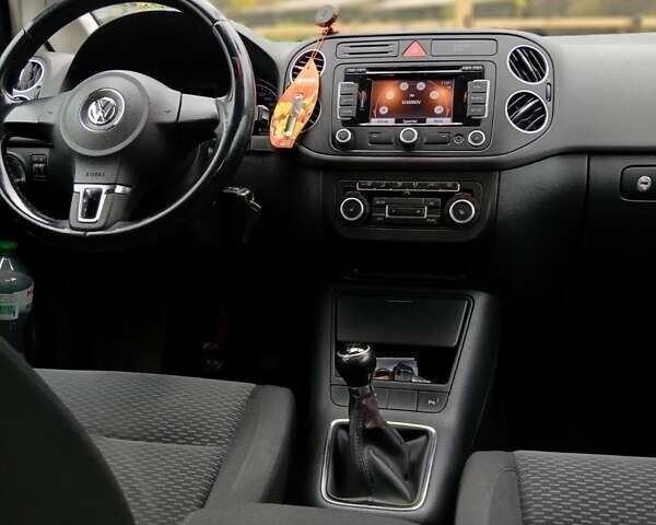 Серый Фольксваген Гольф Плюс, объемом двигателя 1.39 л и пробегом 257 тыс. км за 6700 $, фото 33 на Automoto.ua