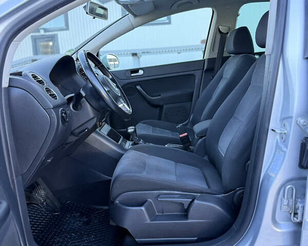 Серый Фольксваген Гольф Плюс, объемом двигателя 1.4 л и пробегом 189 тыс. км за 8000 $, фото 46 на Automoto.ua