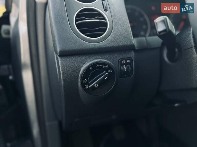 Серый Фольксваген Гольф Плюс, объемом двигателя 1.6 л и пробегом 239 тыс. км за 7400 $, фото 14 на Automoto.ua