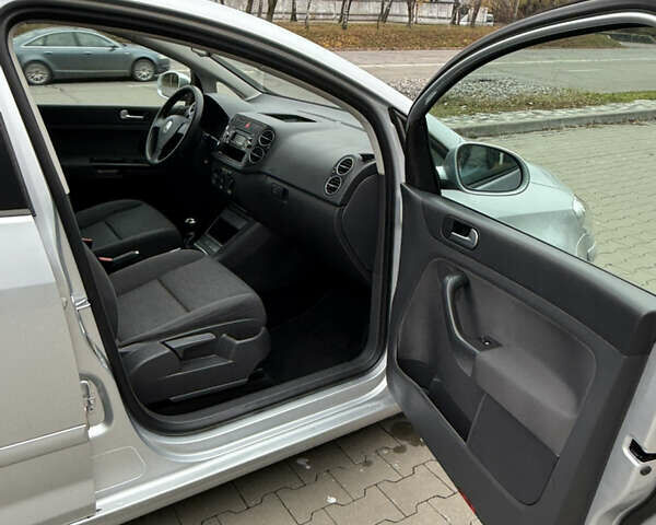 Серый Фольксваген Гольф Плюс, объемом двигателя 1.4 л и пробегом 220 тыс. км за 6600 $, фото 38 на Automoto.ua