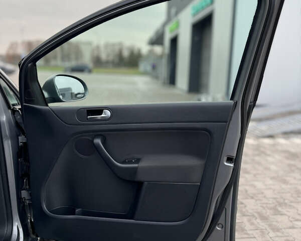 Серый Фольксваген Гольф Плюс, объемом двигателя 1.4 л и пробегом 163 тыс. км за 8300 $, фото 74 на Automoto.ua