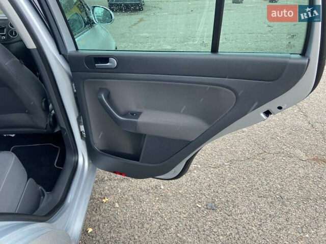 Фольксваген Гольф Плюс 2009 в Ровно на Automoto.ua Серый Фольксваген Гольф Плюс, объемом двигателя 1.6 л и пробегом 172 тыс. км за 7550 $, фото 37 на Automoto.ua