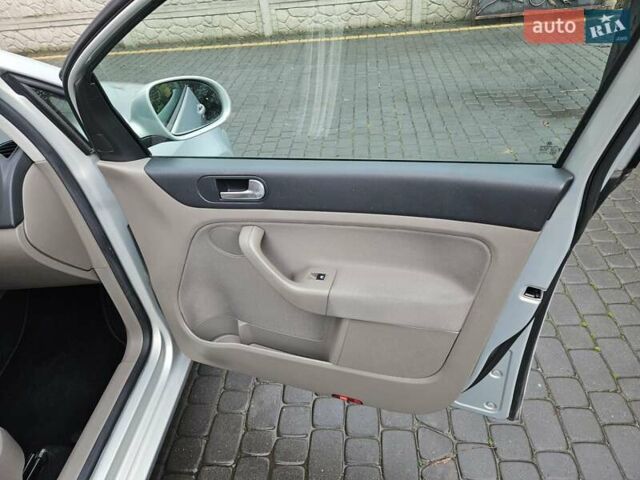 Серый Фольксваген Гольф Плюс, объемом двигателя 1.4 л и пробегом 188 тыс. км за 7500 $, фото 21 на Automoto.ua