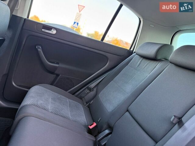 Сірий Фольксваген Golf Plus, об'ємом двигуна 1.6 л та пробігом 179 тис. км за 7100 $, фото 78 на Automoto.ua