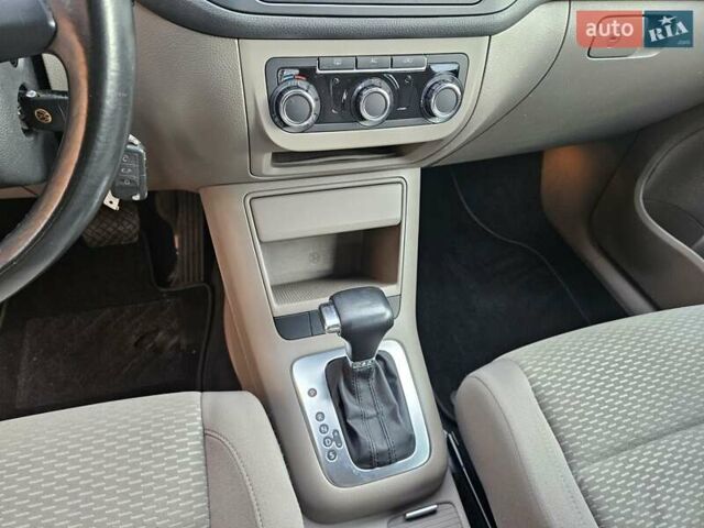 Серый Фольксваген Гольф Плюс, объемом двигателя 1.4 л и пробегом 188 тыс. км за 7500 $, фото 11 на Automoto.ua