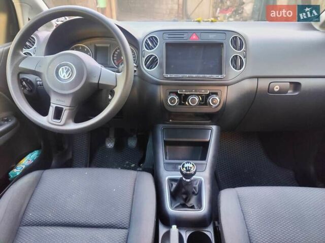 Серый Фольксваген Гольф Плюс, объемом двигателя 1.6 л и пробегом 144 тыс. км за 9000 $, фото 12 на Automoto.ua