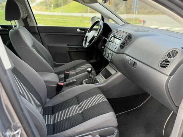 Серый Фольксваген Гольф Плюс, объемом двигателя 1.4 л и пробегом 177 тыс. км за 6400 $, фото 6 на Automoto.ua