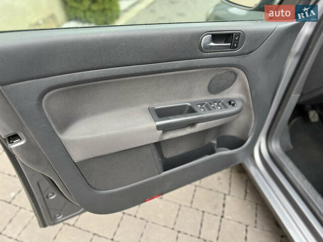 Серый Фольксваген Гольф Плюс, объемом двигателя 0 л и пробегом 218 тыс. км за 6300 $, фото 24 на Automoto.ua