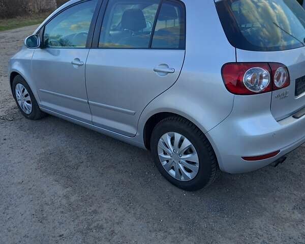 Сірий Фольксваген Golf Plus, об'ємом двигуна 2 л та пробігом 256 тис. км за 7500 $, фото 10 на Automoto.ua