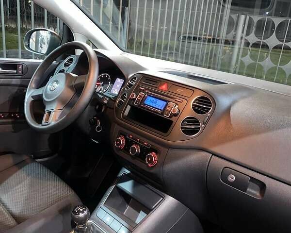 Серый Фольксваген Гольф Плюс, объемом двигателя 1.4 л и пробегом 222 тыс. км за 7777 $, фото 17 на Automoto.ua