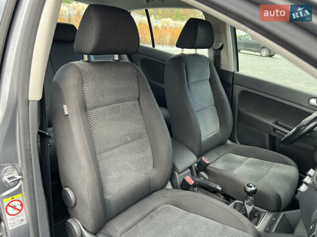 Сірий Фольксваген Golf Plus, об'ємом двигуна 1.4 л та пробігом 247 тис. км за 6650 $, фото 48 на Automoto.ua