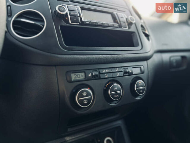 Серый Фольксваген Гольф Плюс, объемом двигателя 1.6 л и пробегом 239 тыс. км за 7400 $, фото 17 на Automoto.ua