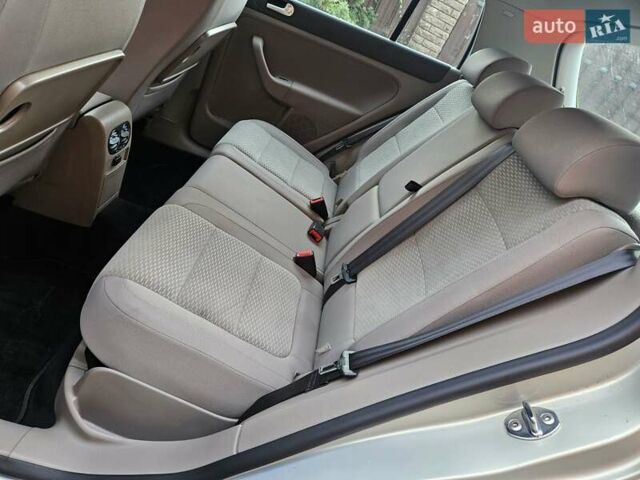 Серый Фольксваген Гольф Плюс, объемом двигателя 1.4 л и пробегом 188 тыс. км за 7500 $, фото 17 на Automoto.ua