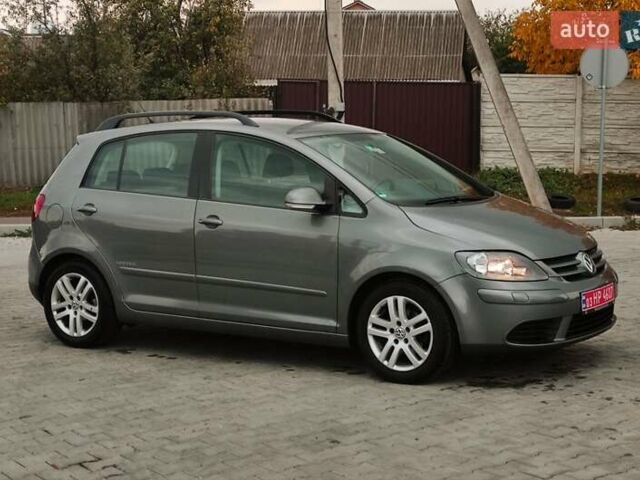 Серый Фольксваген Гольф Плюс, объемом двигателя 1.6 л и пробегом 218 тыс. км за 6800 $, фото 2 на Automoto.ua