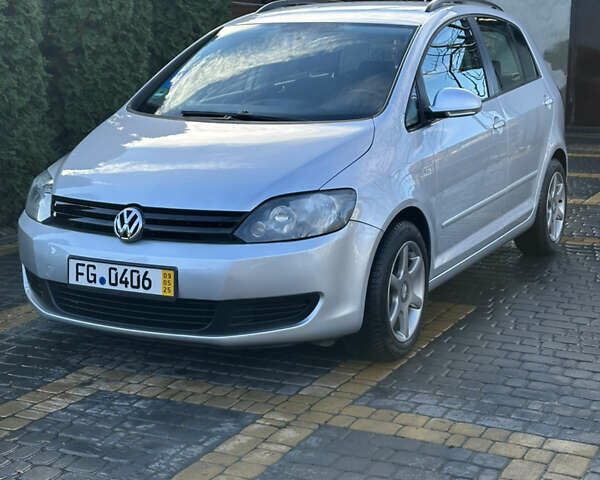 Серый Фольксваген Гольф Плюс, объемом двигателя 1.4 л и пробегом 80 тыс. км за 8100 $, фото 73 на Automoto.ua