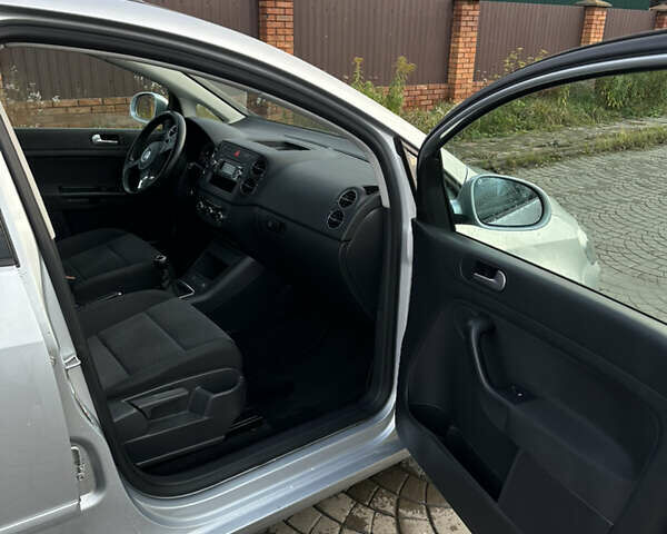 Серый Фольксваген Гольф Плюс, объемом двигателя 1.6 л и пробегом 170 тыс. км за 7000 $, фото 12 на Automoto.ua