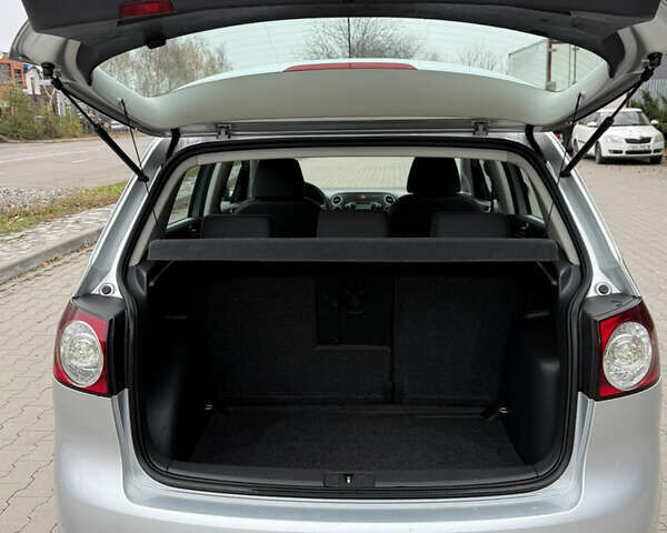 Серый Фольксваген Гольф Плюс, объемом двигателя 1.4 л и пробегом 220 тыс. км за 6600 $, фото 28 на Automoto.ua