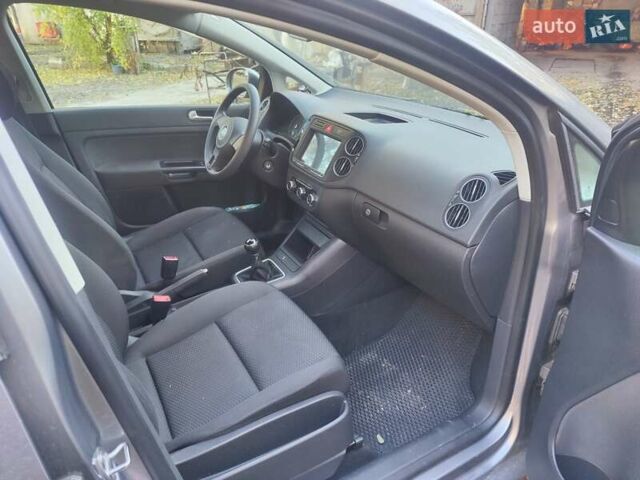 Серый Фольксваген Гольф Плюс, объемом двигателя 1.6 л и пробегом 144 тыс. км за 9000 $, фото 11 на Automoto.ua
