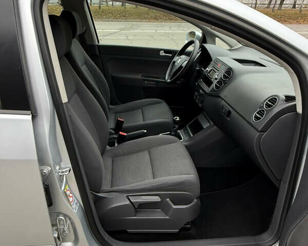 Серый Фольксваген Гольф Плюс, объемом двигателя 1.4 л и пробегом 220 тыс. км за 6600 $, фото 39 на Automoto.ua