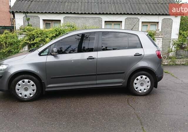 Серый Фольксваген Гольф Плюс, объемом двигателя 1.6 л и пробегом 276 тыс. км за 7200 $, фото 3 на Automoto.ua