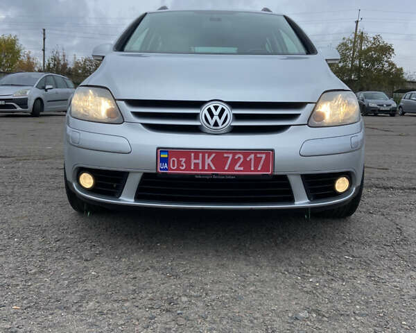 Фольксваген Гольф Плюс 2009 в Ровно на Automoto.ua Серый Фольксваген Гольф Плюс, объемом двигателя 1.6 л и пробегом 172 тыс. км за 7550 $, фото 4 на Automoto.ua