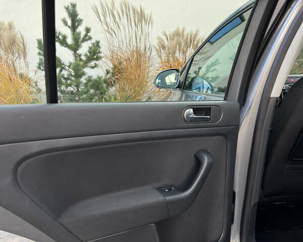 Сірий Фольксваген Golf Plus, об'ємом двигуна 1.4 л та пробігом 247 тис. км за 6650 $, фото 54 на Automoto.ua