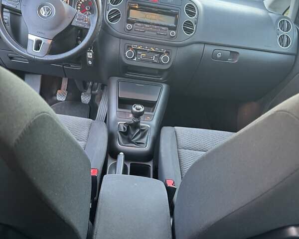 Серый Фольксваген Гольф Плюс, объемом двигателя 1.97 л и пробегом 134 тыс. км за 9999 $, фото 21 на Automoto.ua