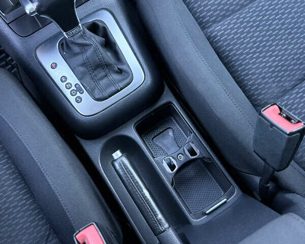 Серый Фольксваген Гольф Плюс, объемом двигателя 1.4 л и пробегом 189 тыс. км за 8000 $, фото 62 на Automoto.ua