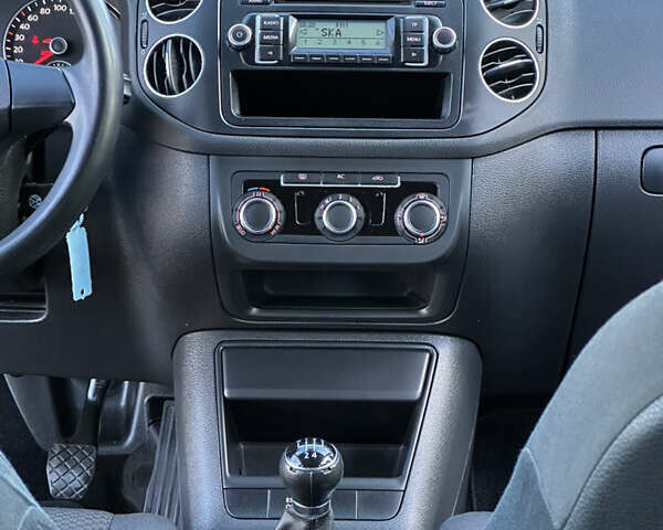 Серый Фольксваген Гольф Плюс, объемом двигателя 1.4 л и пробегом 80 тыс. км за 8100 $, фото 86 на Automoto.ua