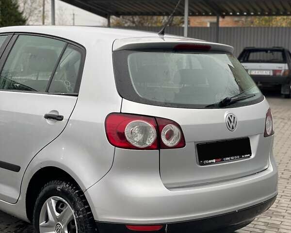 Сірий Фольксваген Golf Plus, об'ємом двигуна 1.6 л та пробігом 205 тис. км за 7085 $, фото 3 на Automoto.ua
