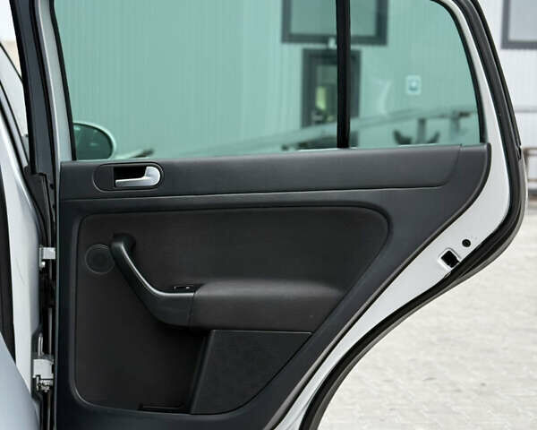 Серый Фольксваген Гольф Плюс, объемом двигателя 1.4 л и пробегом 189 тыс. км за 8200 $, фото 76 на Automoto.ua