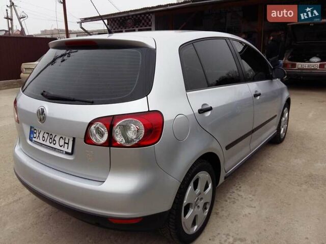 Серый Фольксваген Гольф Плюс, объемом двигателя 1.6 л и пробегом 250 тыс. км за 8350 $, фото 4 на Automoto.ua