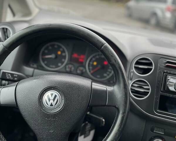 Сірий Фольксваген Golf Plus, об'ємом двигуна 1.6 л та пробігом 205 тис. км за 7085 $, фото 7 на Automoto.ua