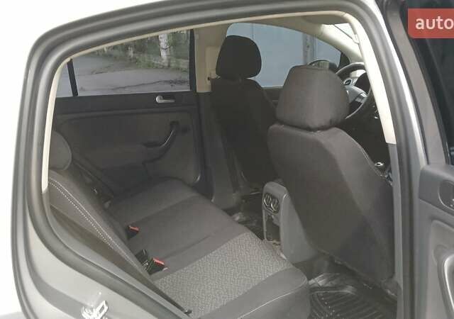 Серый Фольксваген Гольф Плюс, объемом двигателя 1.6 л и пробегом 276 тыс. км за 7200 $, фото 5 на Automoto.ua