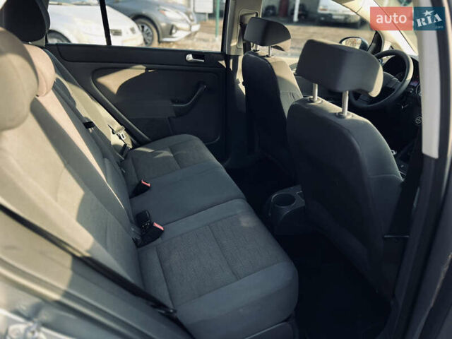 Серый Фольксваген Гольф Плюс, объемом двигателя 1.6 л и пробегом 239 тыс. км за 7400 $, фото 6 на Automoto.ua