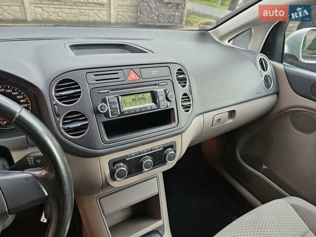 Серый Фольксваген Гольф Плюс, объемом двигателя 1.4 л и пробегом 188 тыс. км за 7500 $, фото 6 на Automoto.ua