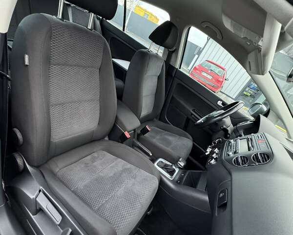 Серый Фольксваген Гольф Плюс, объемом двигателя 1.4 л и пробегом 163 тыс. км за 8300 $, фото 76 на Automoto.ua