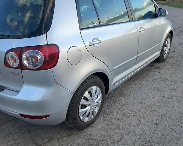 Сірий Фольксваген Golf Plus, об'ємом двигуна 2 л та пробігом 256 тис. км за 7900 $, фото 9 на Automoto.ua