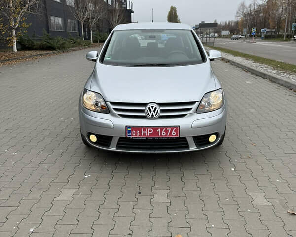 Серый Фольксваген Гольф Плюс, объемом двигателя 1.4 л и пробегом 220 тыс. км за 6600 $, фото 1 на Automoto.ua