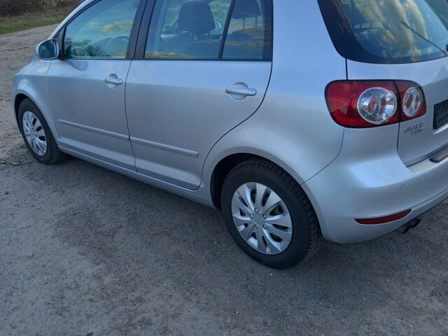 Серый Фольксваген Гольф Плюс, объемом двигателя 2 л и пробегом 267 тыс. км за 7000 $, фото 5 на Automoto.ua