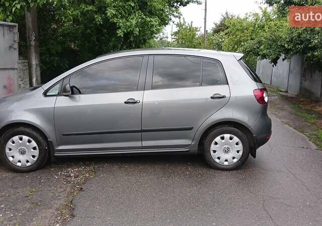 Серый Фольксваген Гольф Плюс, объемом двигателя 1.6 л и пробегом 276 тыс. км за 7200 $, фото 6 на Automoto.ua