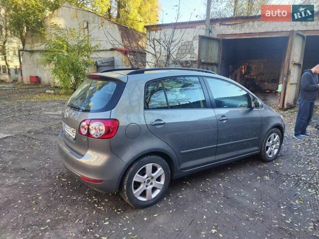 Серый Фольксваген Гольф Плюс, объемом двигателя 1.6 л и пробегом 144 тыс. км за 9000 $, фото 5 на Automoto.ua