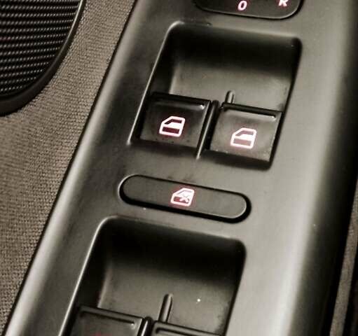 Серый Фольксваген Гольф Плюс, объемом двигателя 1.6 л и пробегом 218 тыс. км за 6800 $, фото 18 на Automoto.ua