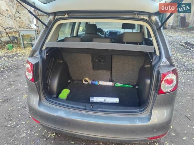 Серый Фольксваген Гольф Плюс, объемом двигателя 1.6 л и пробегом 144 тыс. км за 9000 $, фото 9 на Automoto.ua