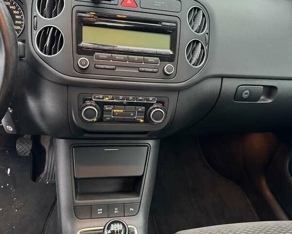 Серый Фольксваген Гольф Плюс, объемом двигателя 1.97 л и пробегом 134 тыс. км за 9999 $, фото 18 на Automoto.ua